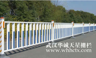 新品防眩板车道隔离护栏 提升道路安全与效率的围栏设施