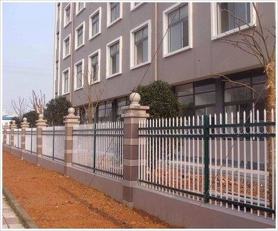 兰州品牌护栏厂家推荐 恒源钢材铁艺公司的围栏设施