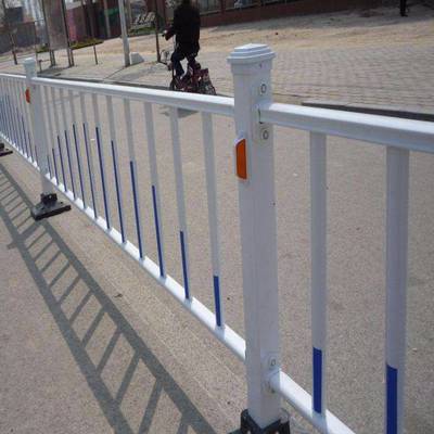 市政道路防护设施 遂宁马路中央隔离护栏的功用与价值